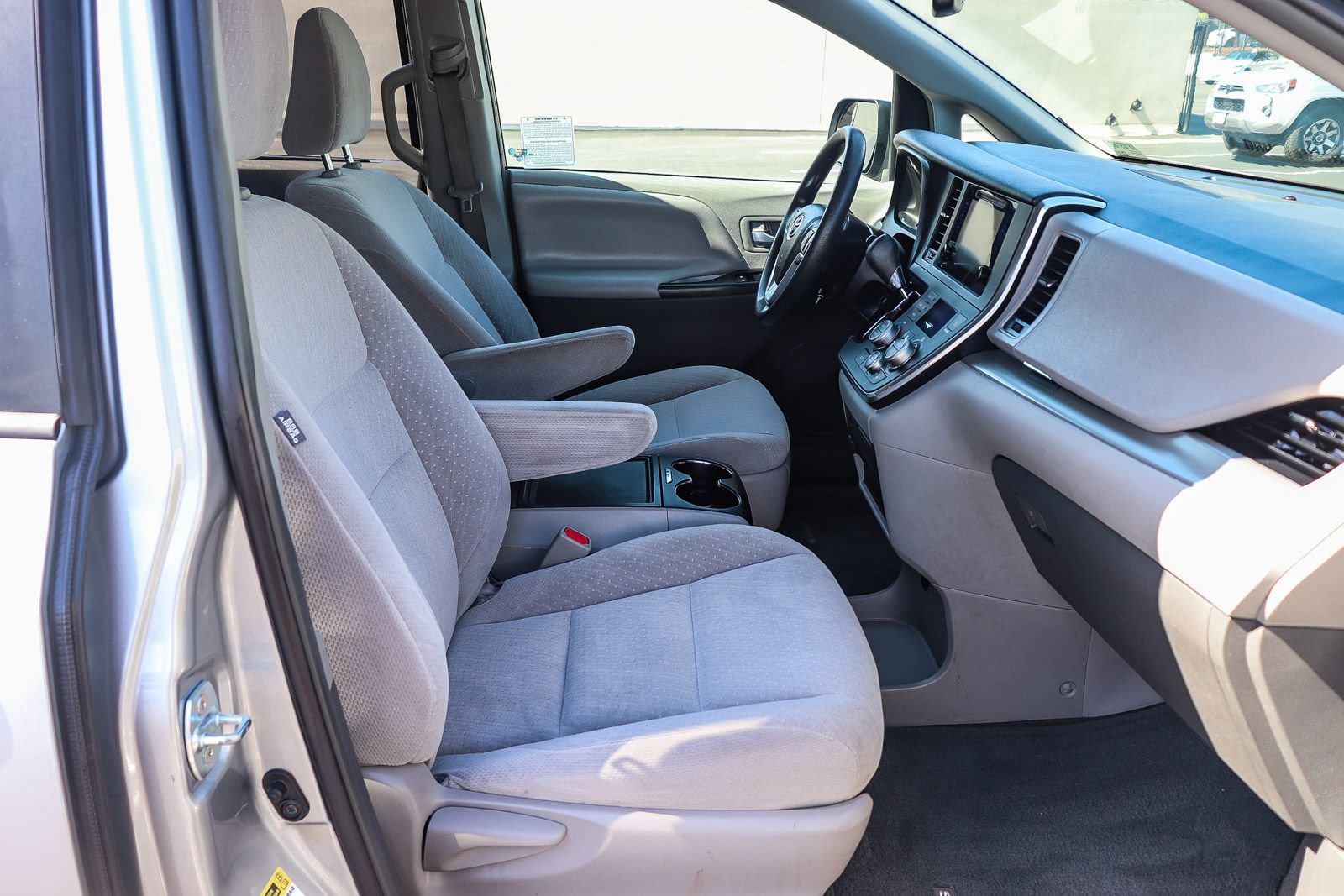 Certified 2017 Toyota Sienna LE FWD image 17