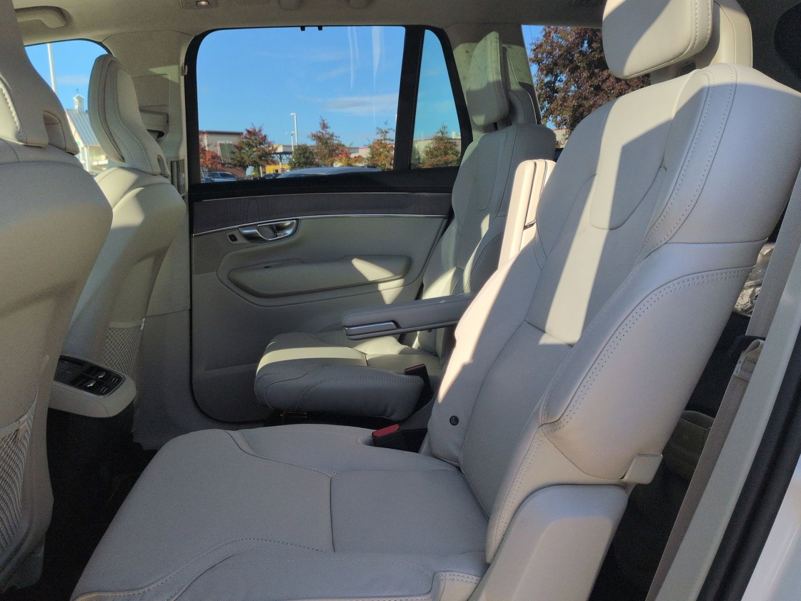 New 2026 Volvo XC90 B6 Ultra w/ Lounge Package image 25