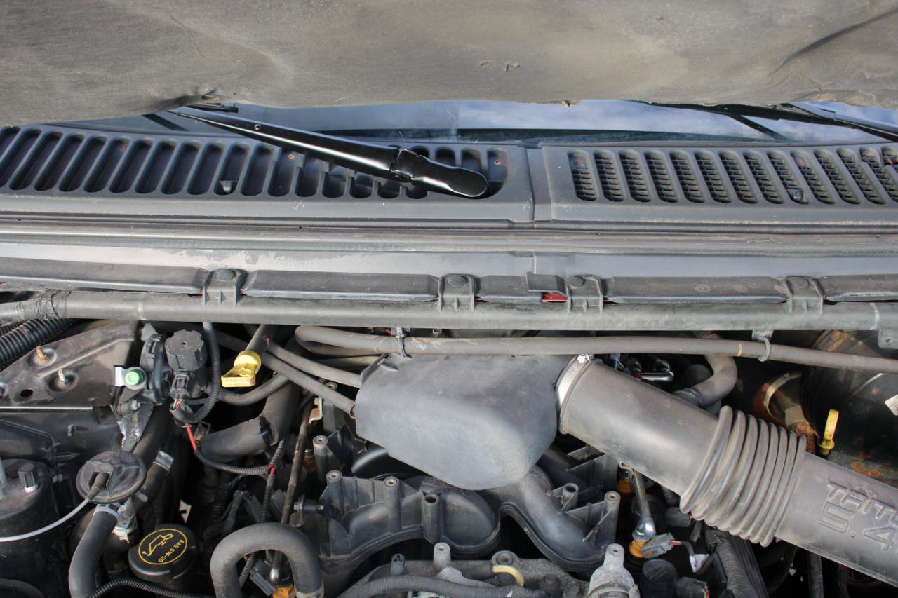 Used 2002 Ford Excursion XLT image 27