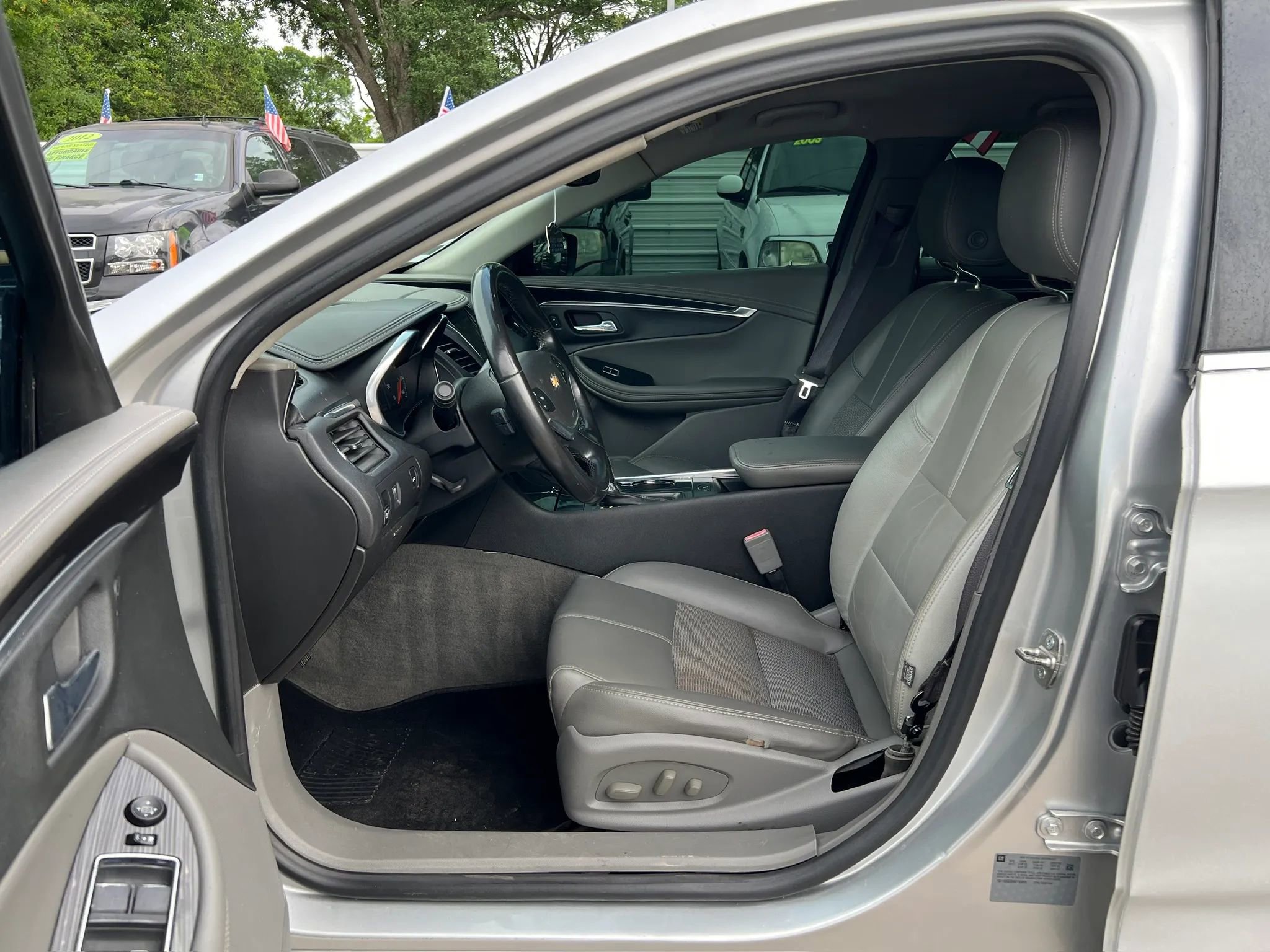 Used 2017 Chevrolet Impala LT FWD image 10