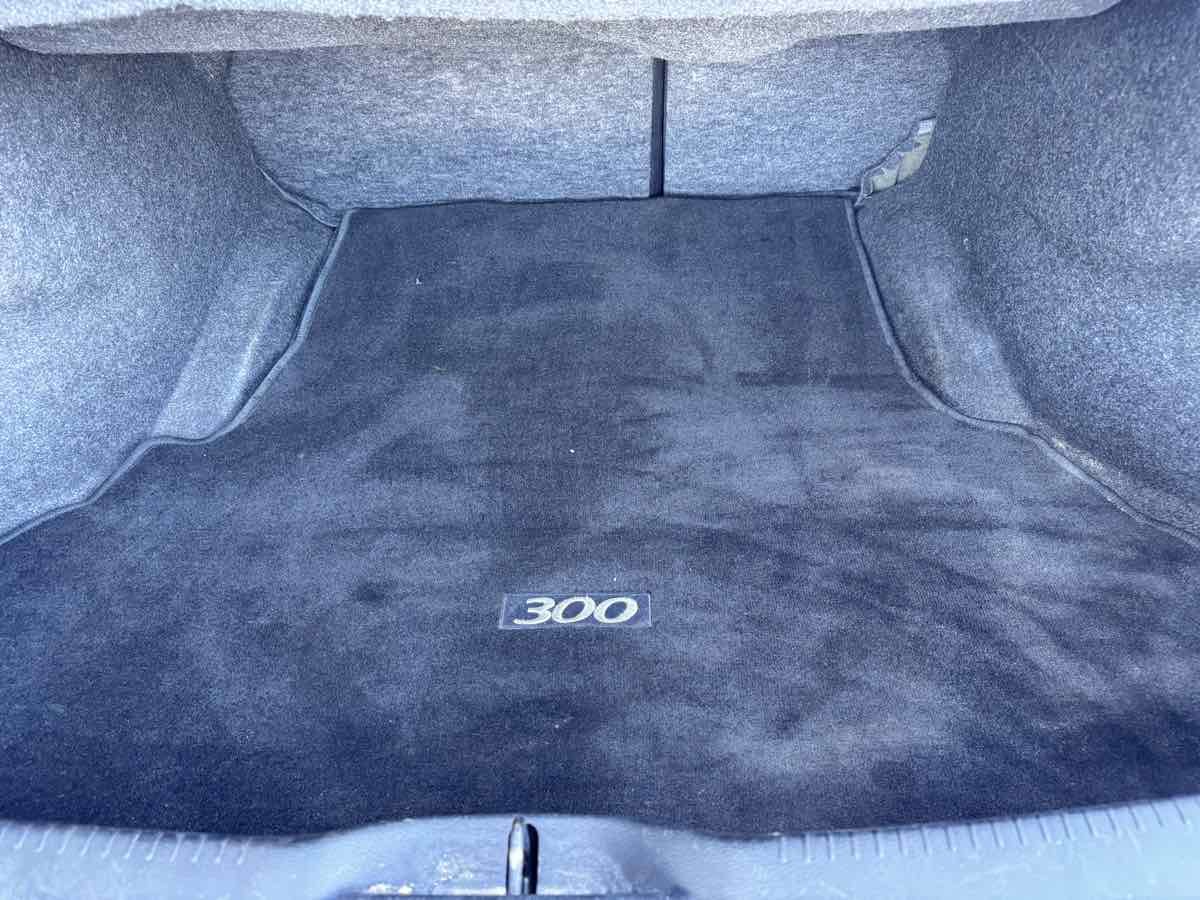 Used 2011 Chrysler 300 C RWD image 25
