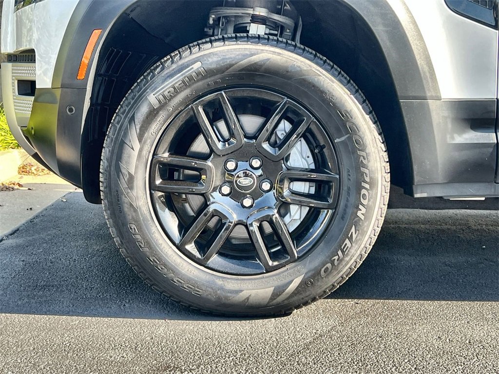 Used 2023 Land Rover Defender 130 S image 10