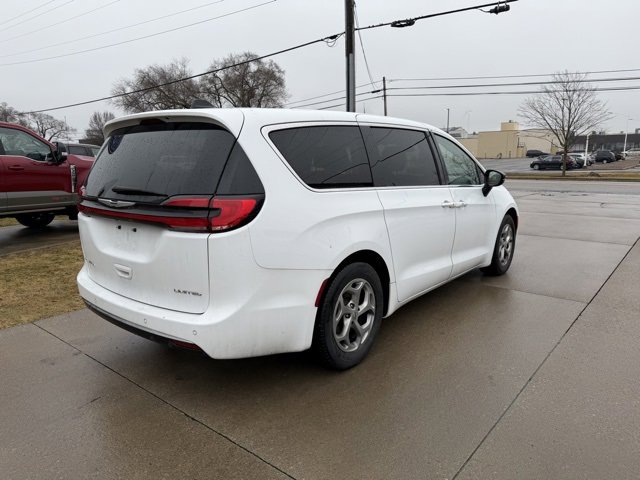 Used 2024 Chrysler Pacifica Limited image 7