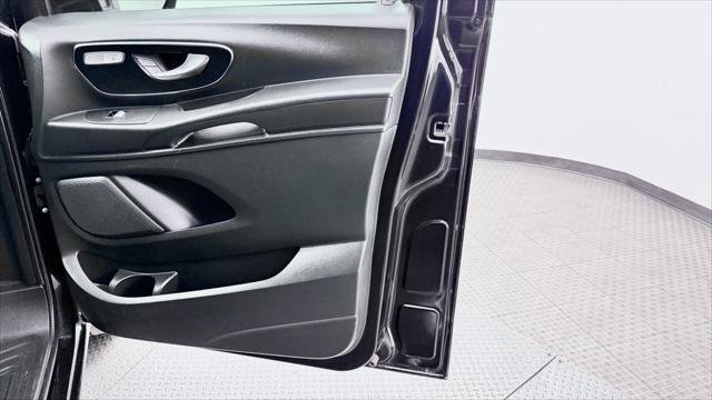 Used 2016 Mercedes-Benz Metris Passenger image 19