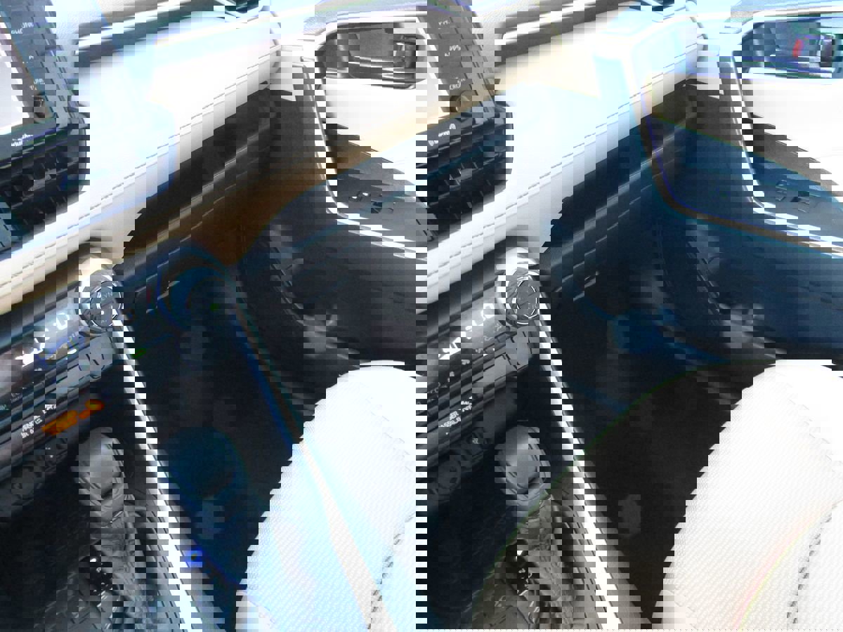 Used 2022 Toyota RAV4 LE image 24