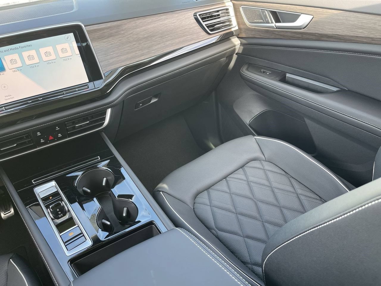 New 2026 Volkswagen Atlas SEL Premium R-Line AWD/4WD image 12