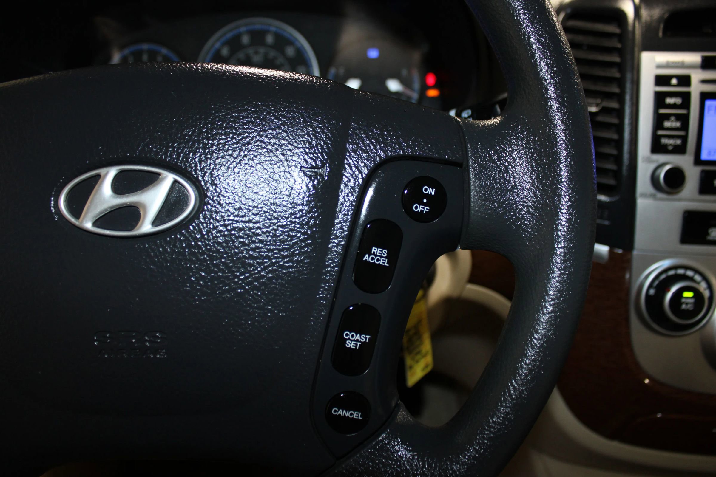 Used 2009 Hyundai Santa Fe GLS FWD image 16