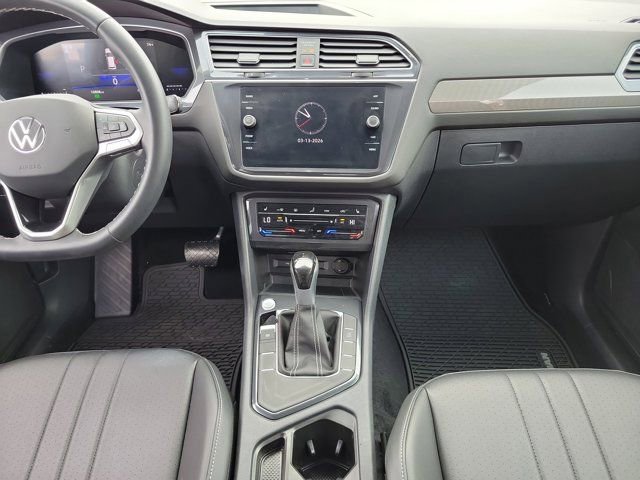 Certified 2024 Volkswagen Tiguan SE FWD image 5