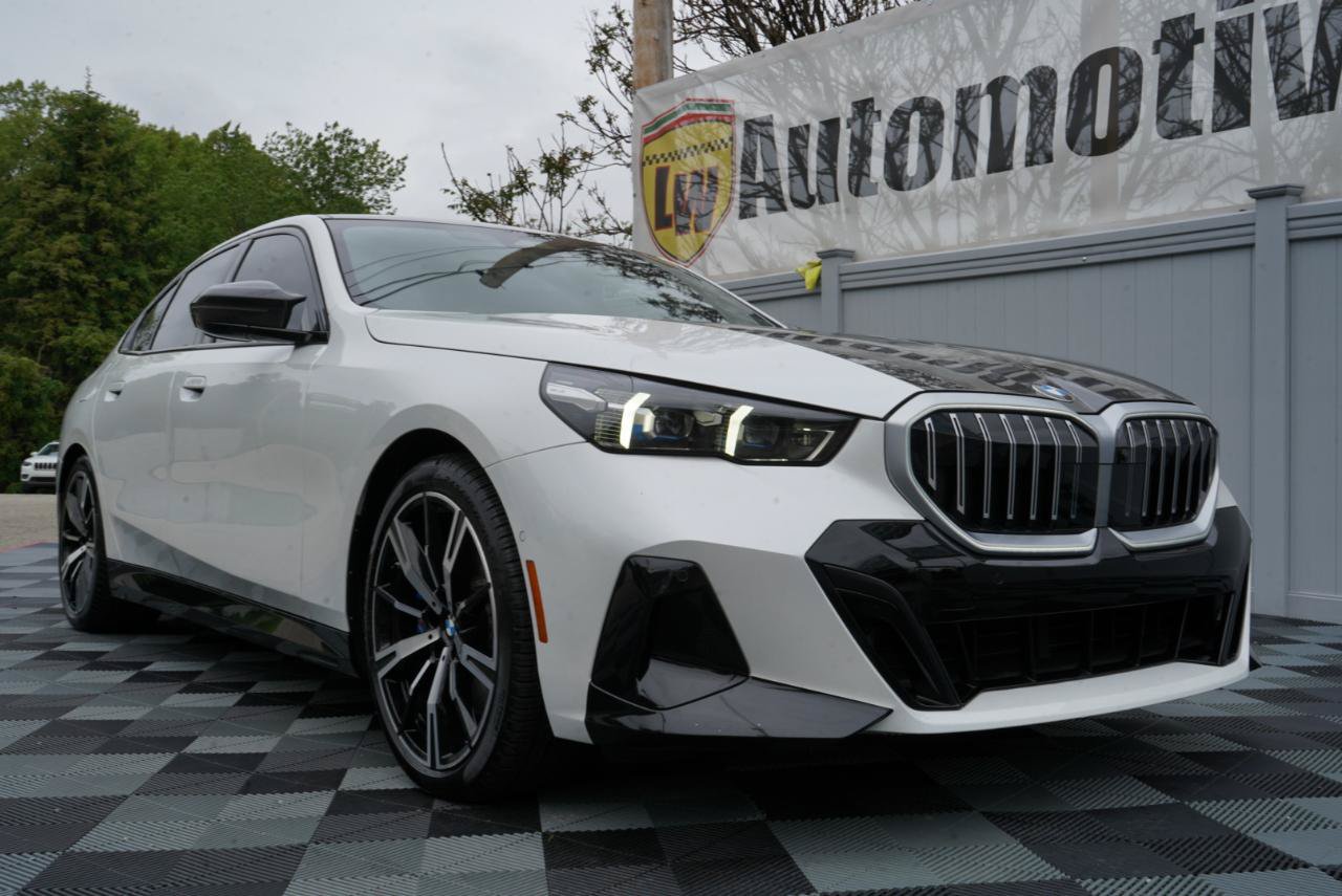 Used 2024 BMW 540i xDrive w/ Executive Package AWD/4WD image 90