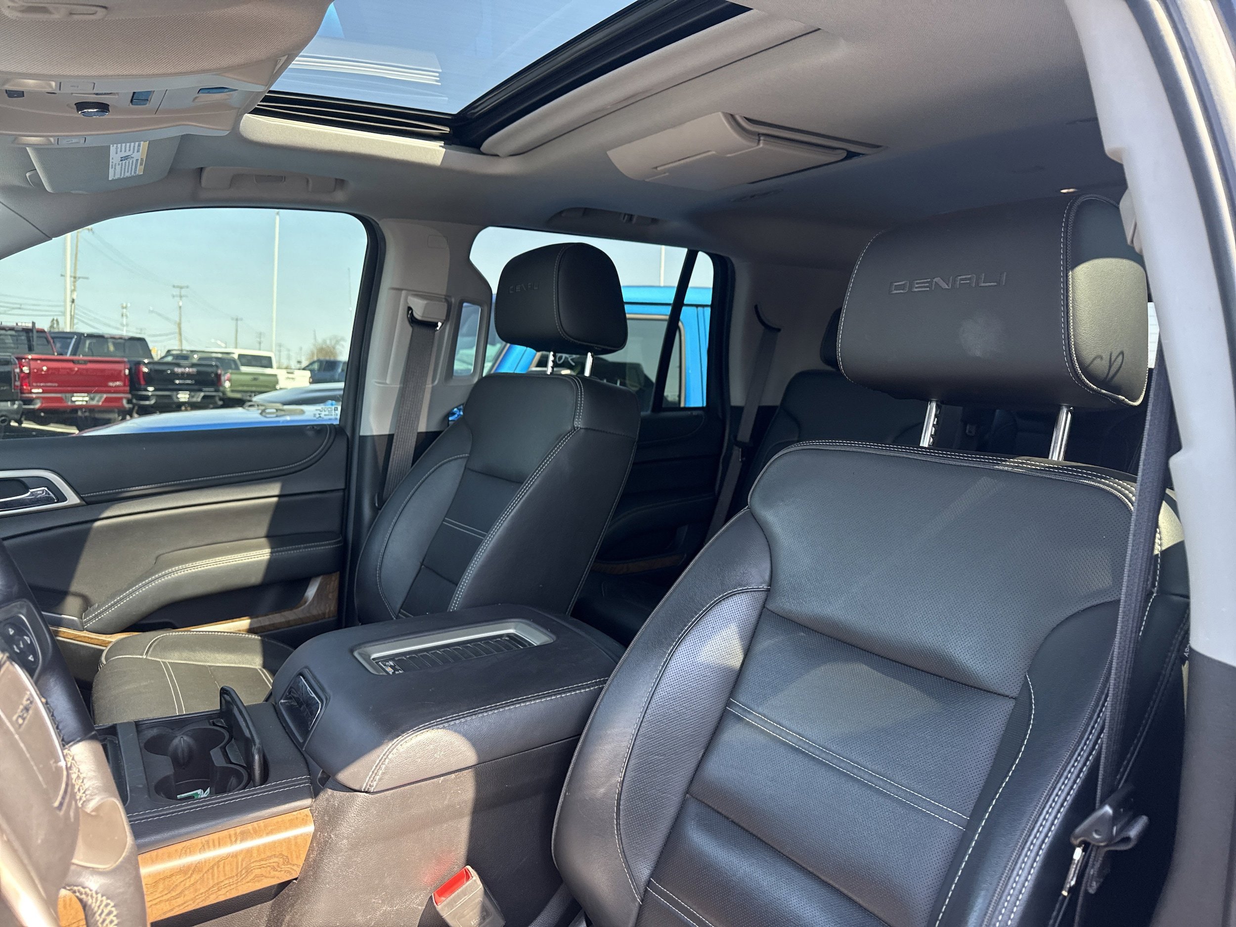 Used 2020 GMC Yukon Denali w/ Denali Ultimate Package AWD/4WD image 8