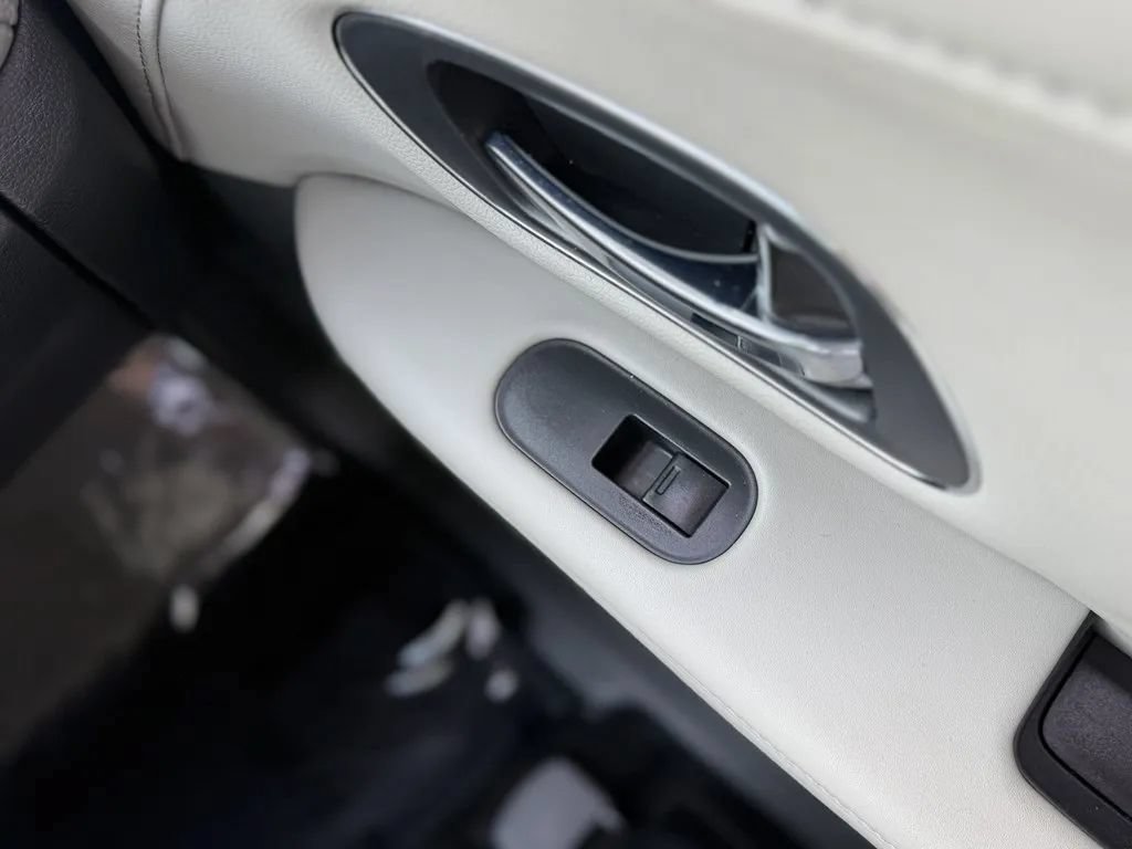 Used 2018 Honda HR-V EX-L image 13