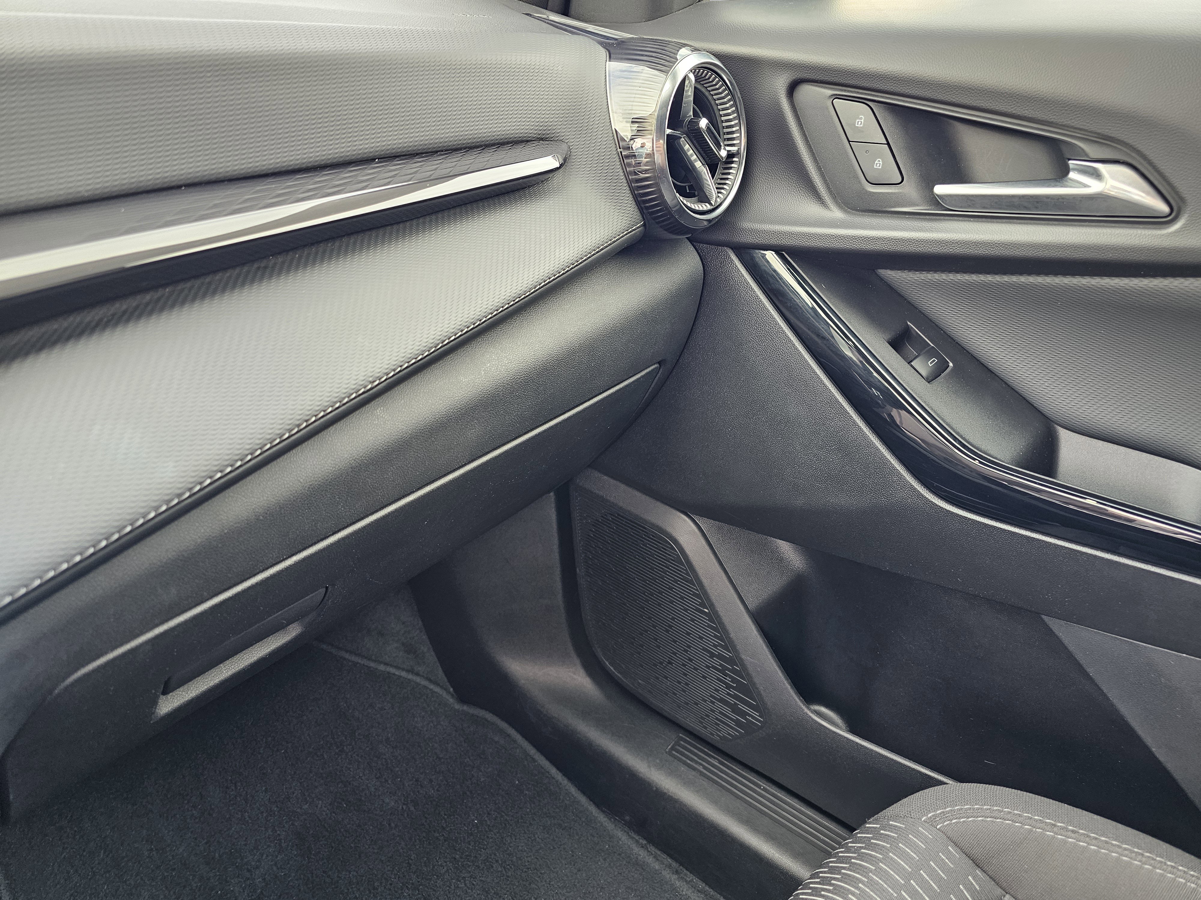 Used 2025 Chevrolet Equinox LT image 27