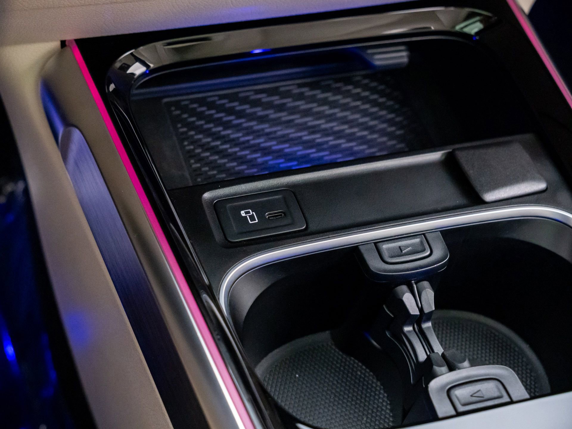 Certified 2023 Mercedes-Benz EQB 300 4MATIC w/ Exclusive Package image 27