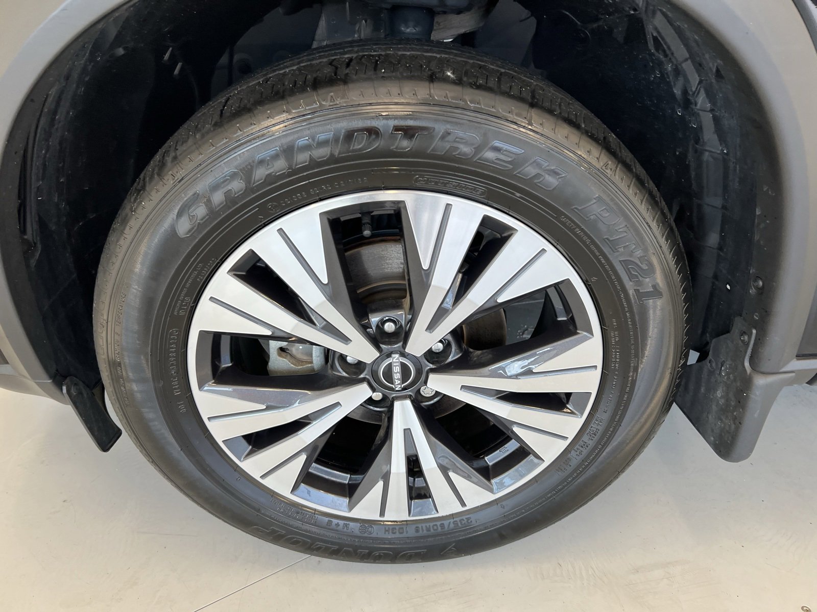 Used 2023 Nissan Rogue SV image 44