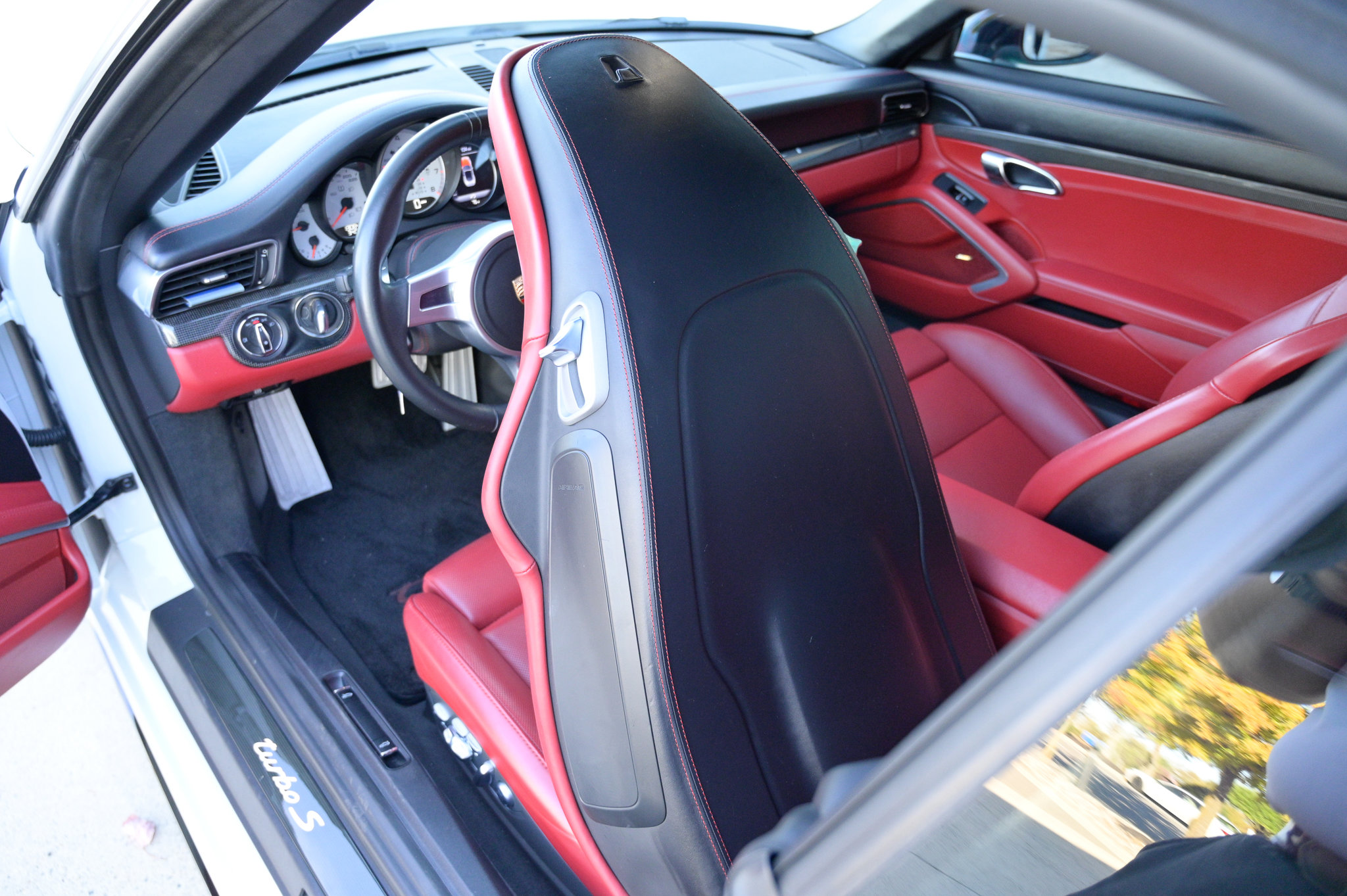 Used 2015 Porsche 911 Turbo S image 26