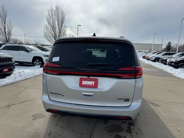 New 2026 Chrysler Pacifica Limited w/ S Appearance Package image 7
