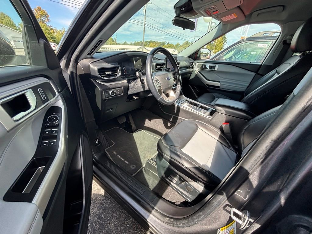 Used 2022 Ford Explorer XLT w/ Equipment Group 202A image 11