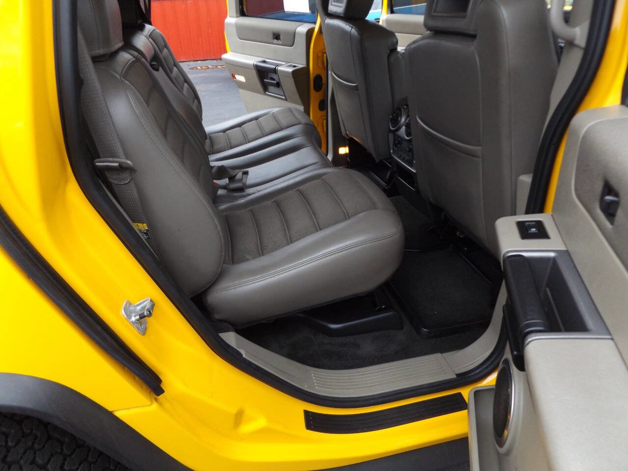 Used 2003 HUMMER H2 image 23