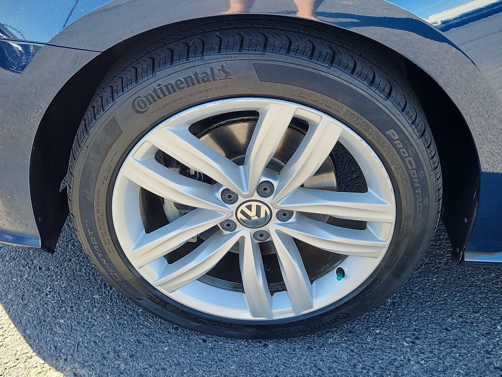 Used 2019 Volkswagen Passat 2.0T Wolfsburg w/ Wheels & Sunroof Package FWD image 6