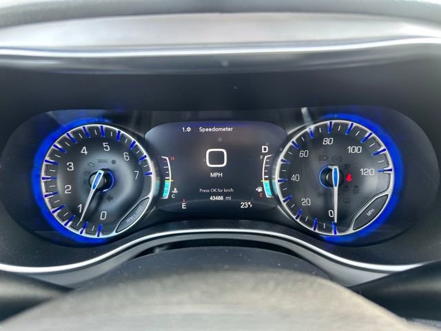 Used 2025 Chrysler Pacifica Limited FWD image 35