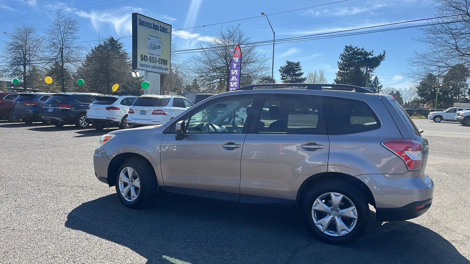 Used 2016 Subaru Forester 2.5i Premium w/ All-Weather Package AWD/4WD image 6
