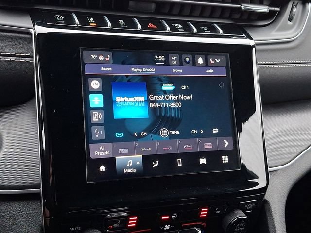 Used 2024 Jeep Grand Cherokee Laredo w/ Luxury Tech Group I image 17