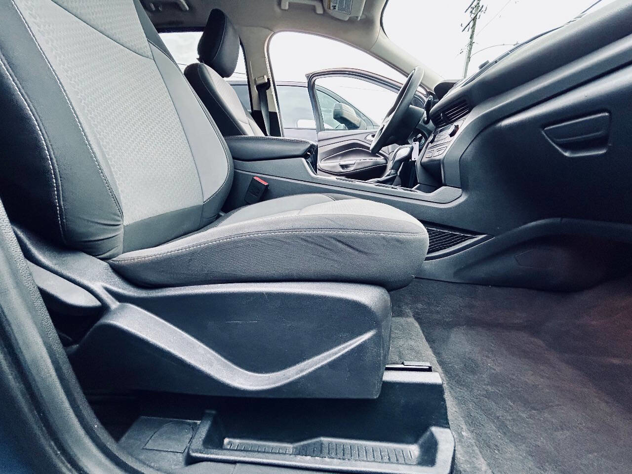Used 2018 Ford Escape SE image 22