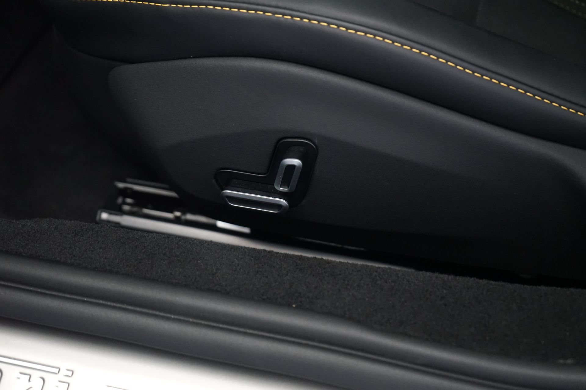 Used 2025 Ferrari 12Cilindri RWD image 33