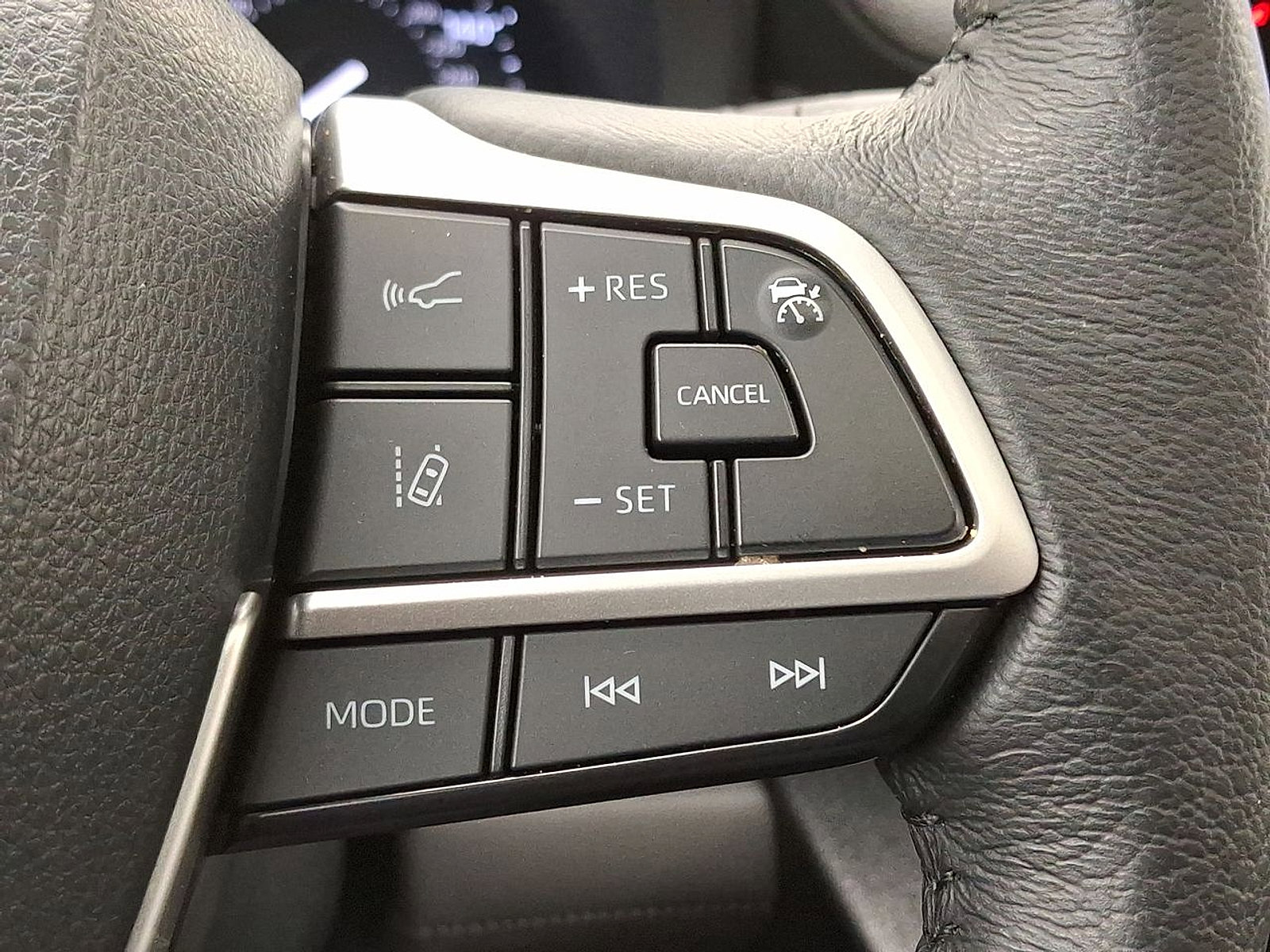 Used 2022 Toyota Sienna XLE image 24