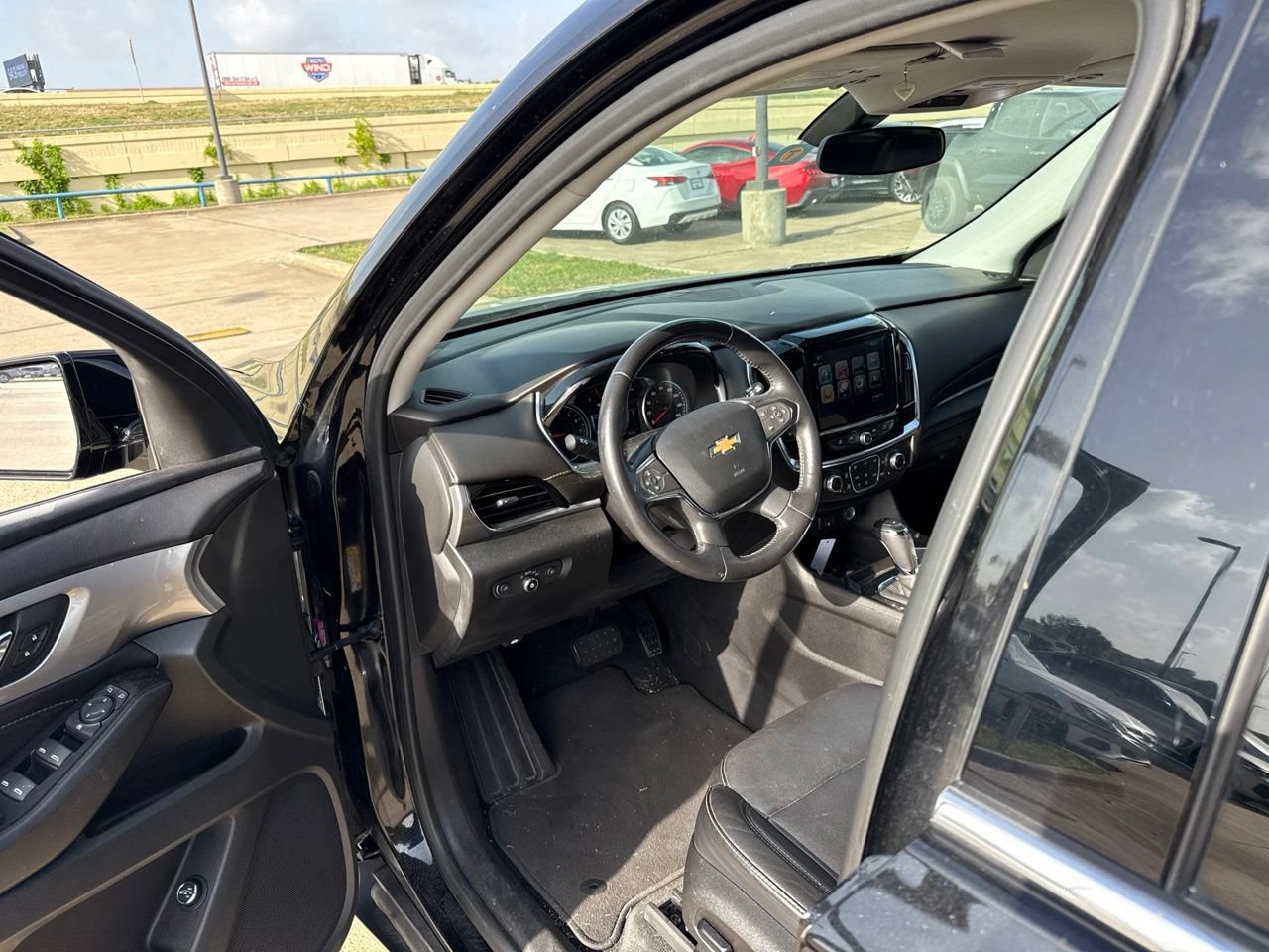 Used 2019 Chevrolet Traverse LT FWD image 20
