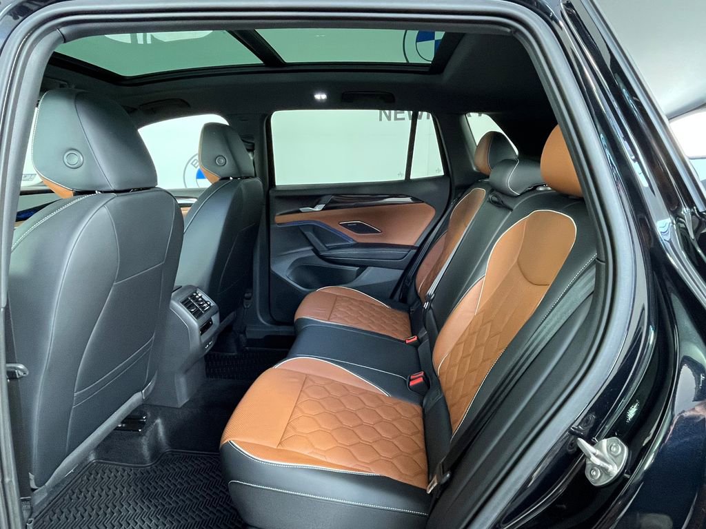 Used 2025 Volkswagen Tiguan SEL R-Line image 19