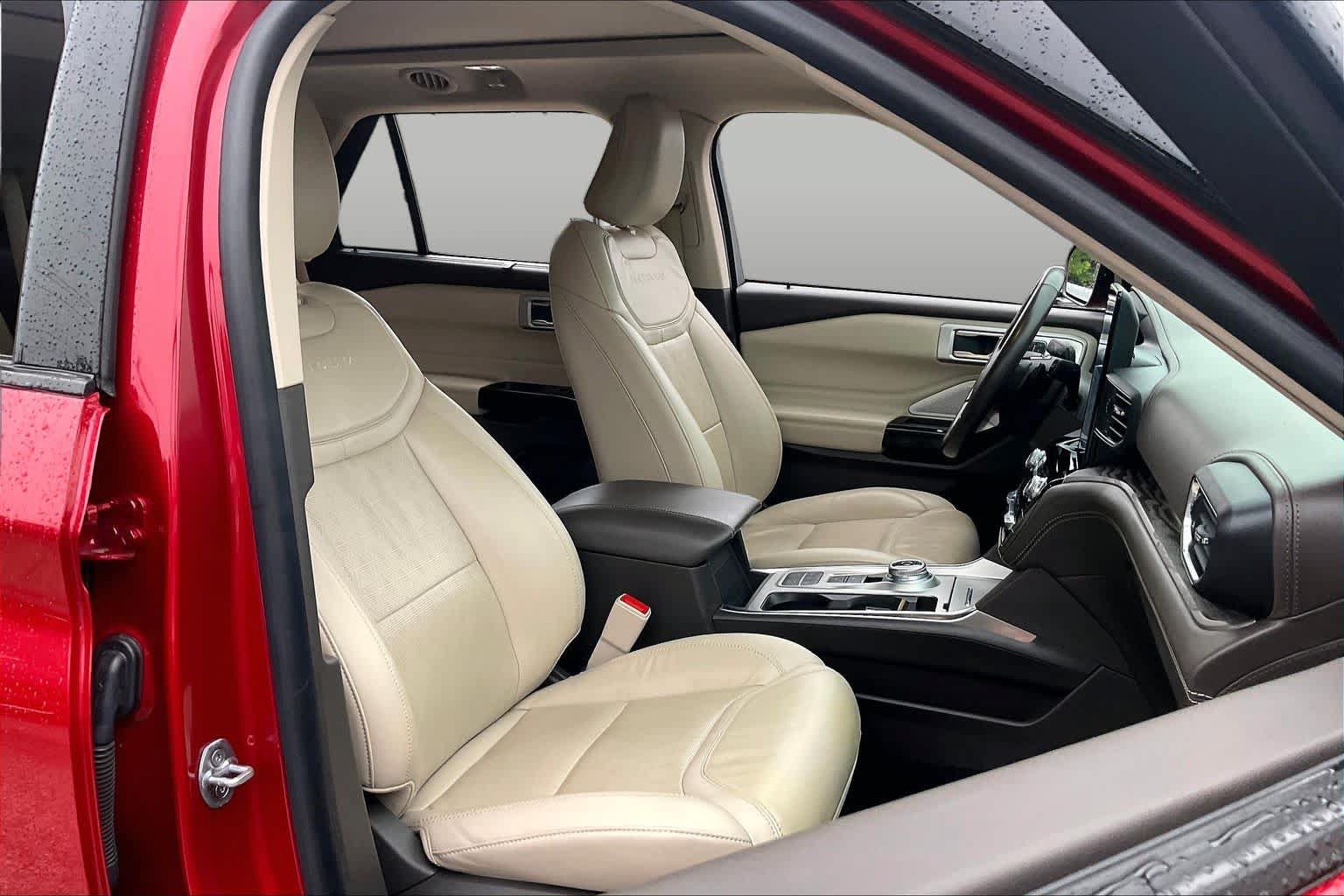 Used 2021 Ford Explorer Platinum w/ Premium Technology Package RWD image 9