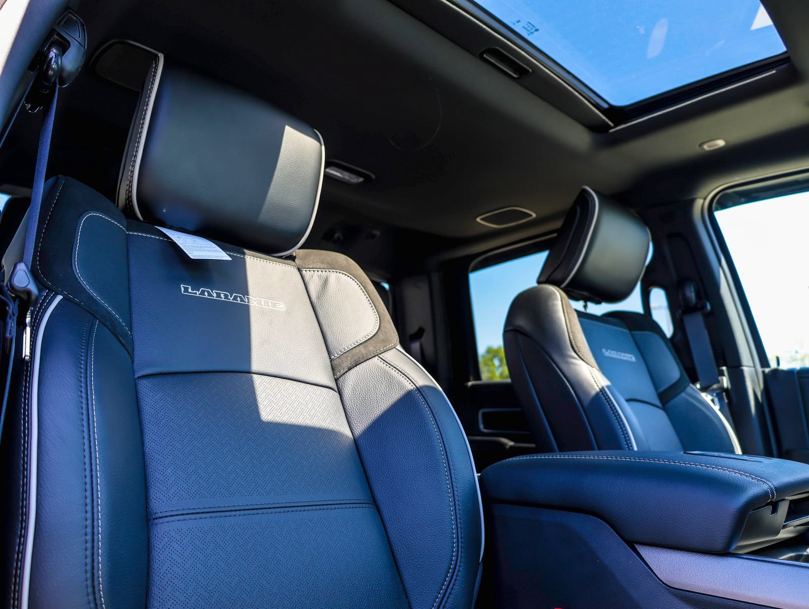 New 2026 RAM 2500 Laramie AWD/4WD image 18