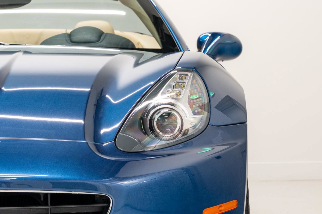 Used 2010 Ferrari California RWD image 28