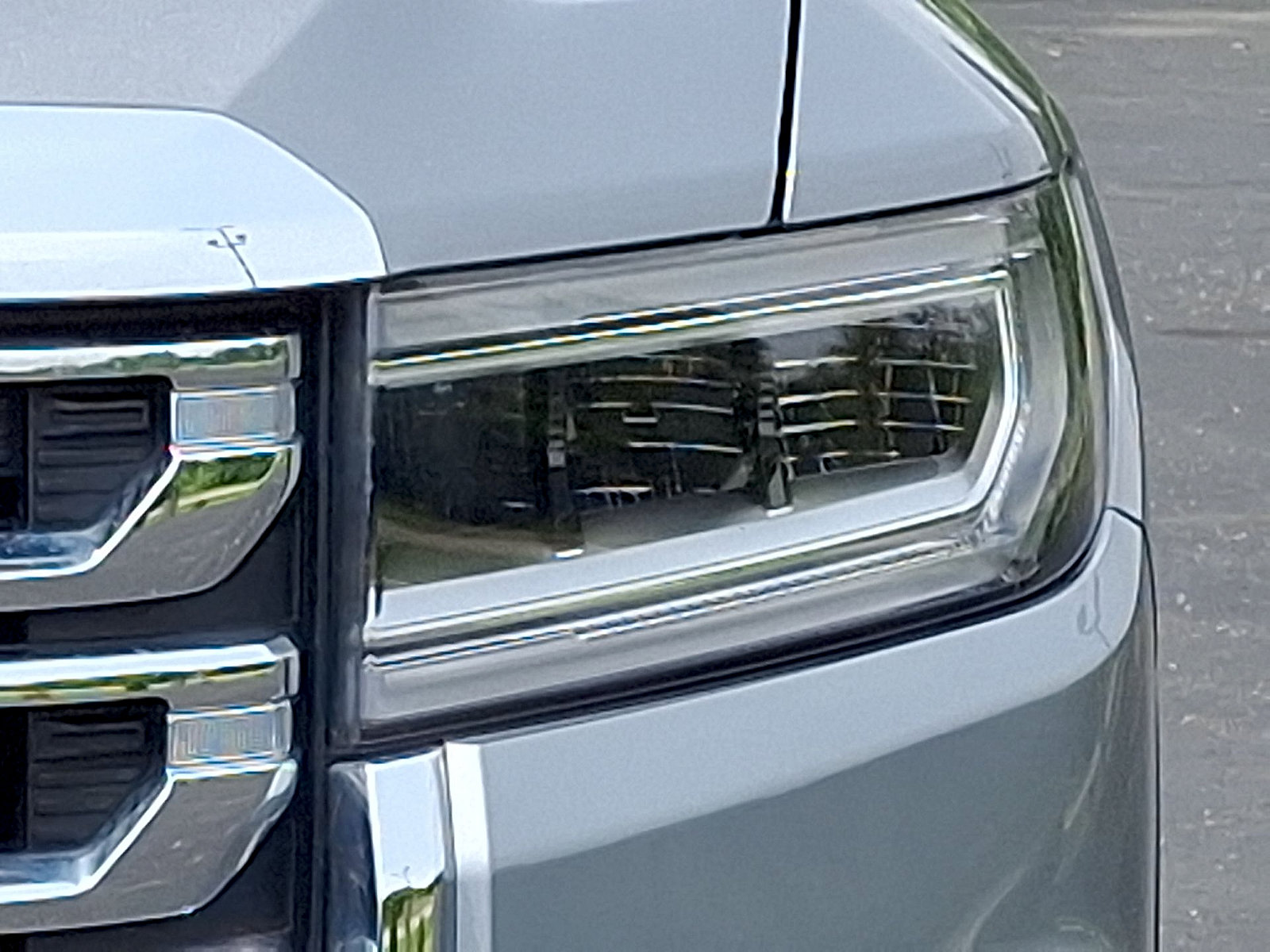 Used 2023 GMC Acadia SLT w/ LPO, Floor Liner Package FWD image 28