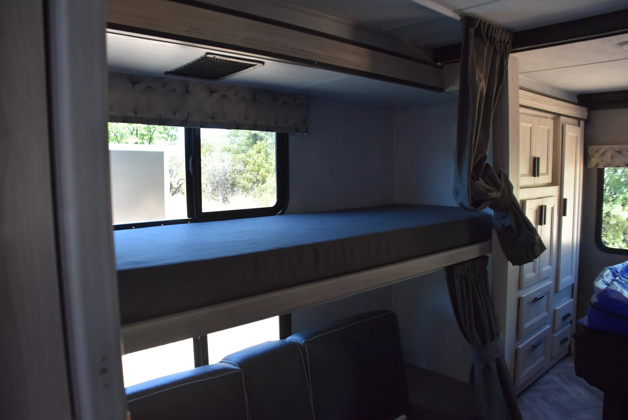 Used 2022 Ford E-450 and Econoline 450 Super Duty w/ Motorhome Prep Package RWD image 20