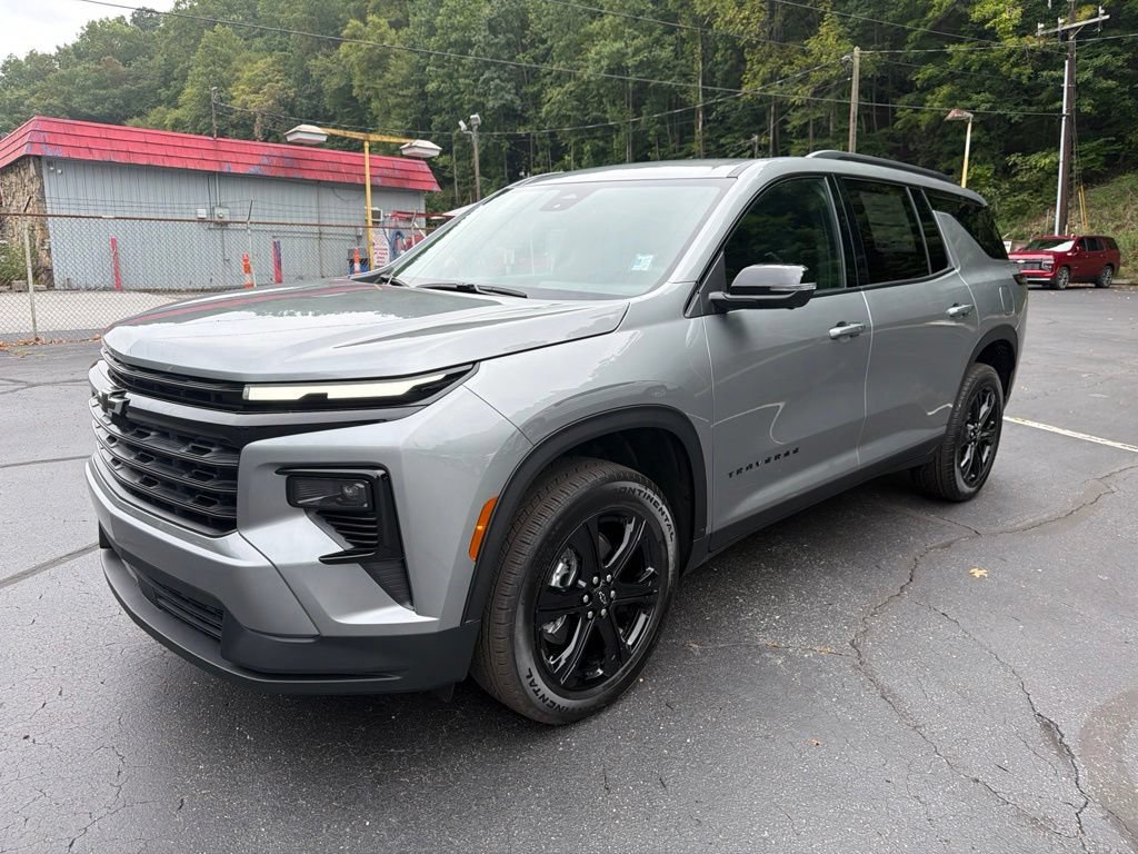 New 2027 Chevrolet Traverse LT w/ Midnight/Sport Edition AWD/4WD image 2