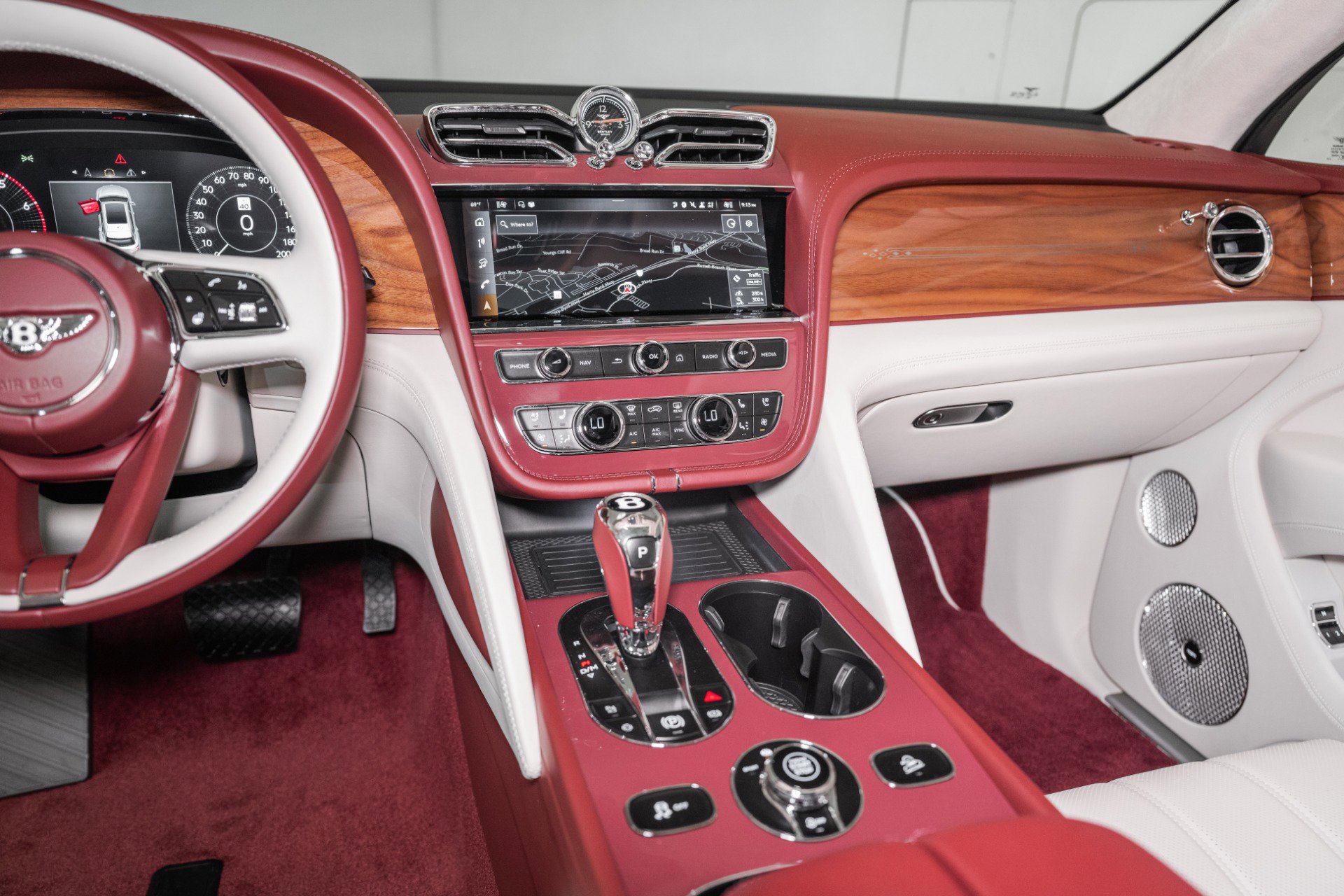 New 2025 Bentley Bentayga image 34