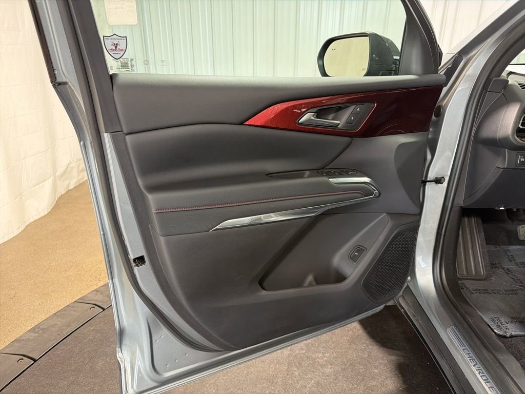 Certified 2025 Chevrolet Traverse Z71 w/ Driver Confidence Package image 4
