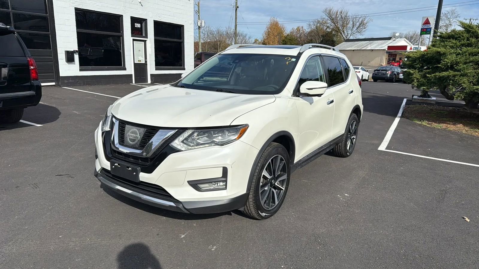Used 2017 Nissan Rogue SL w/ SL Premium Package image 3