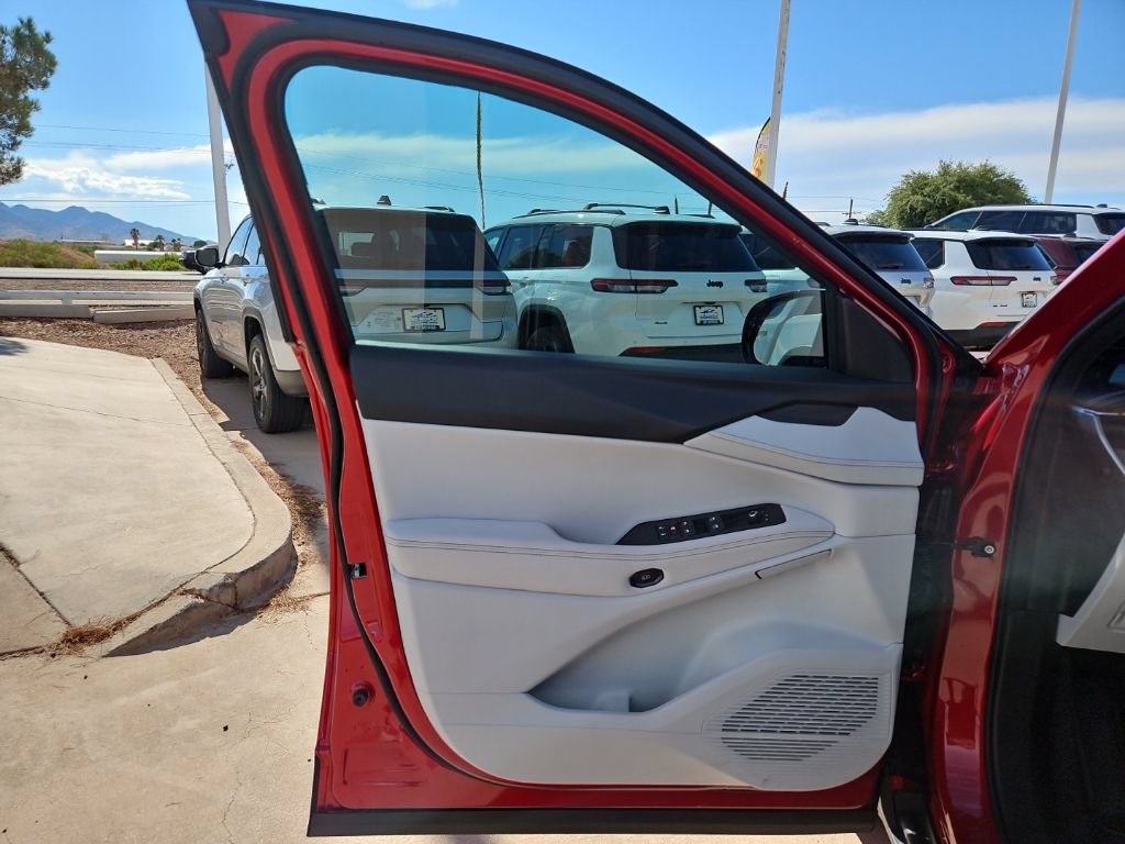 Used 2026 Jeep Cherokee Limited AWD/4WD image 12