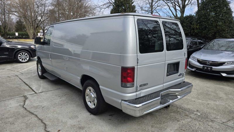 Used 2006 Ford E-150 and Econoline 150 RWD image 3