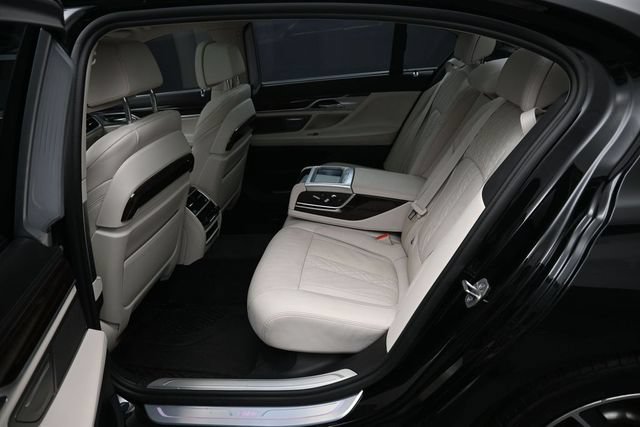 Used 2022 BMW 750i xDrive w/ Luxury Rear Seating Package AWD/4WD image 34