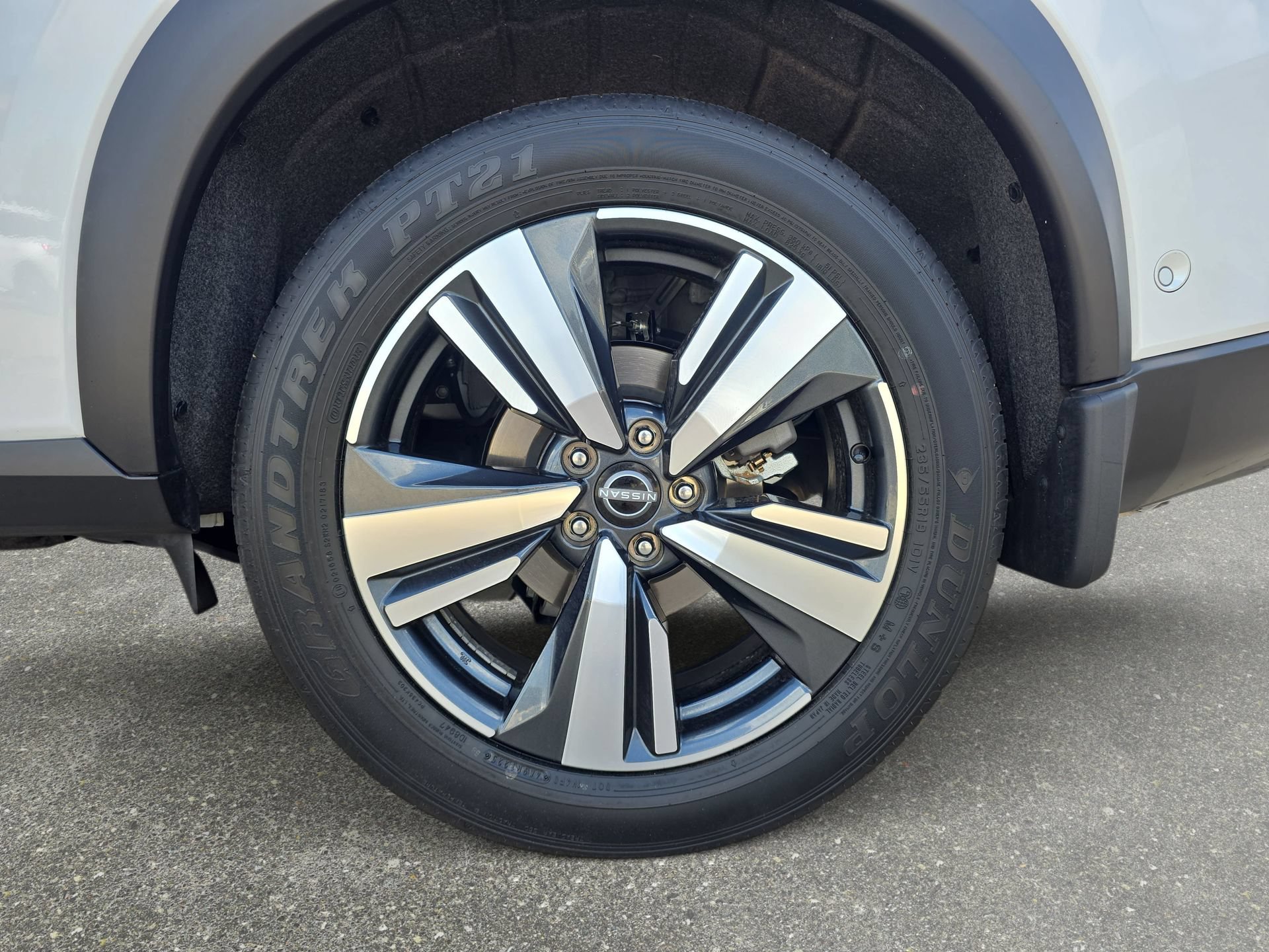Used 2025 Nissan Rogue SL w/ SL Premium Package AWD/4WD image 32