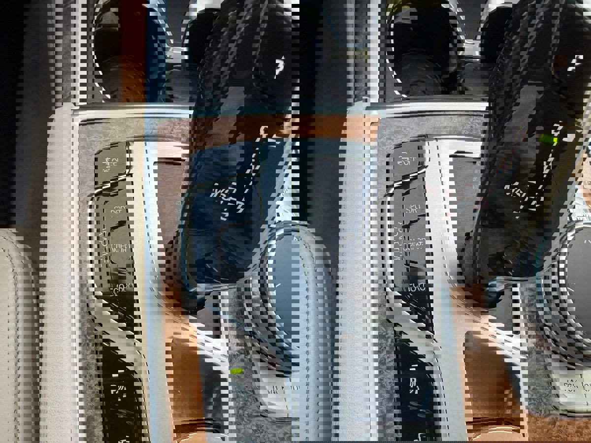 Used 2018 BMW 750i xDrive image 36