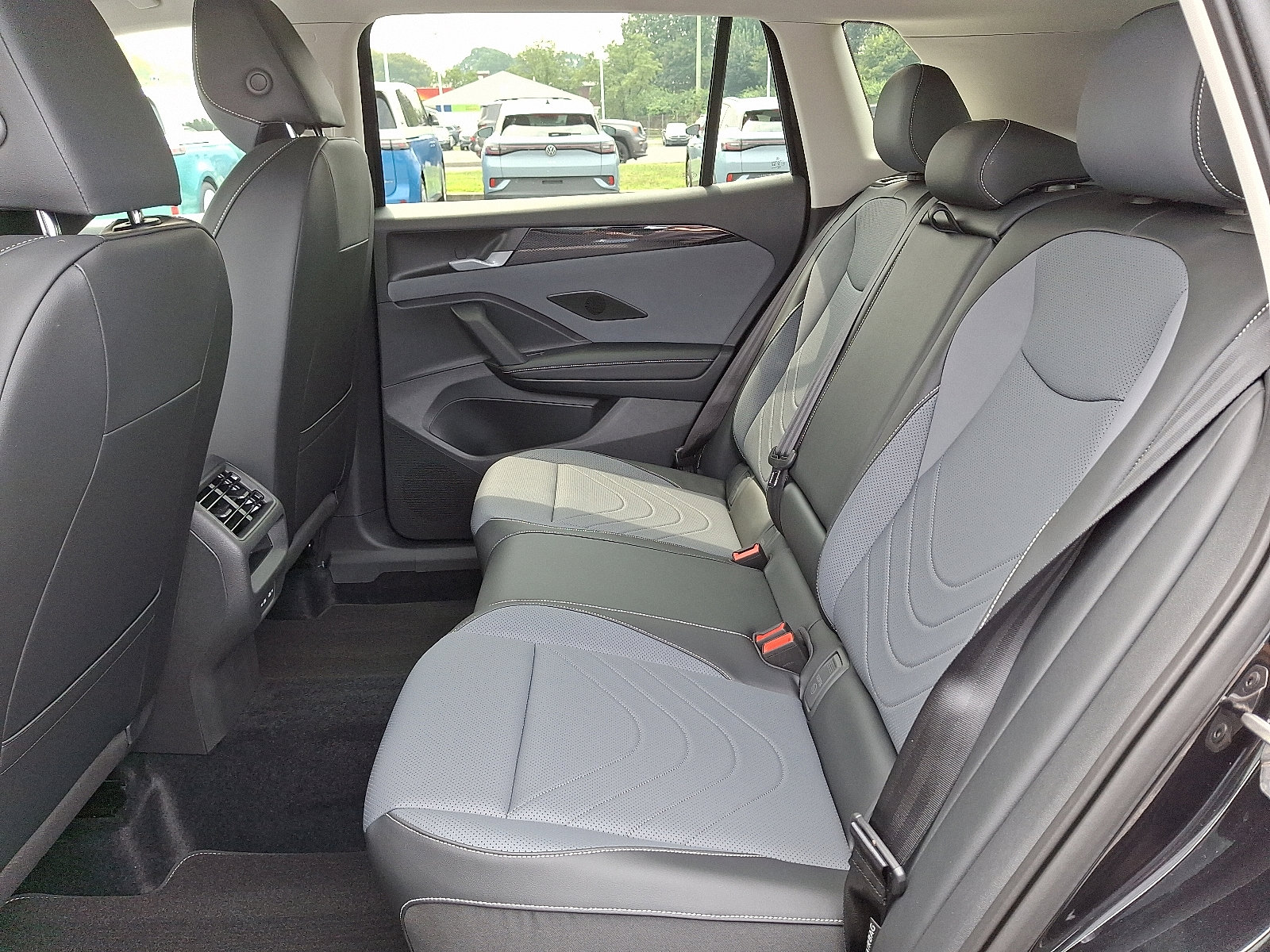 New 2025 Volkswagen Tiguan SE image 7