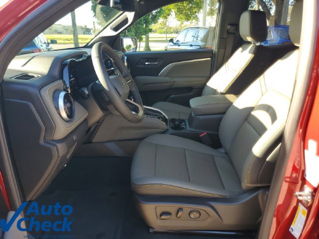 Used 2026 Chevrolet Colorado ZR2 w/ Technology Package AWD/4WD image 15