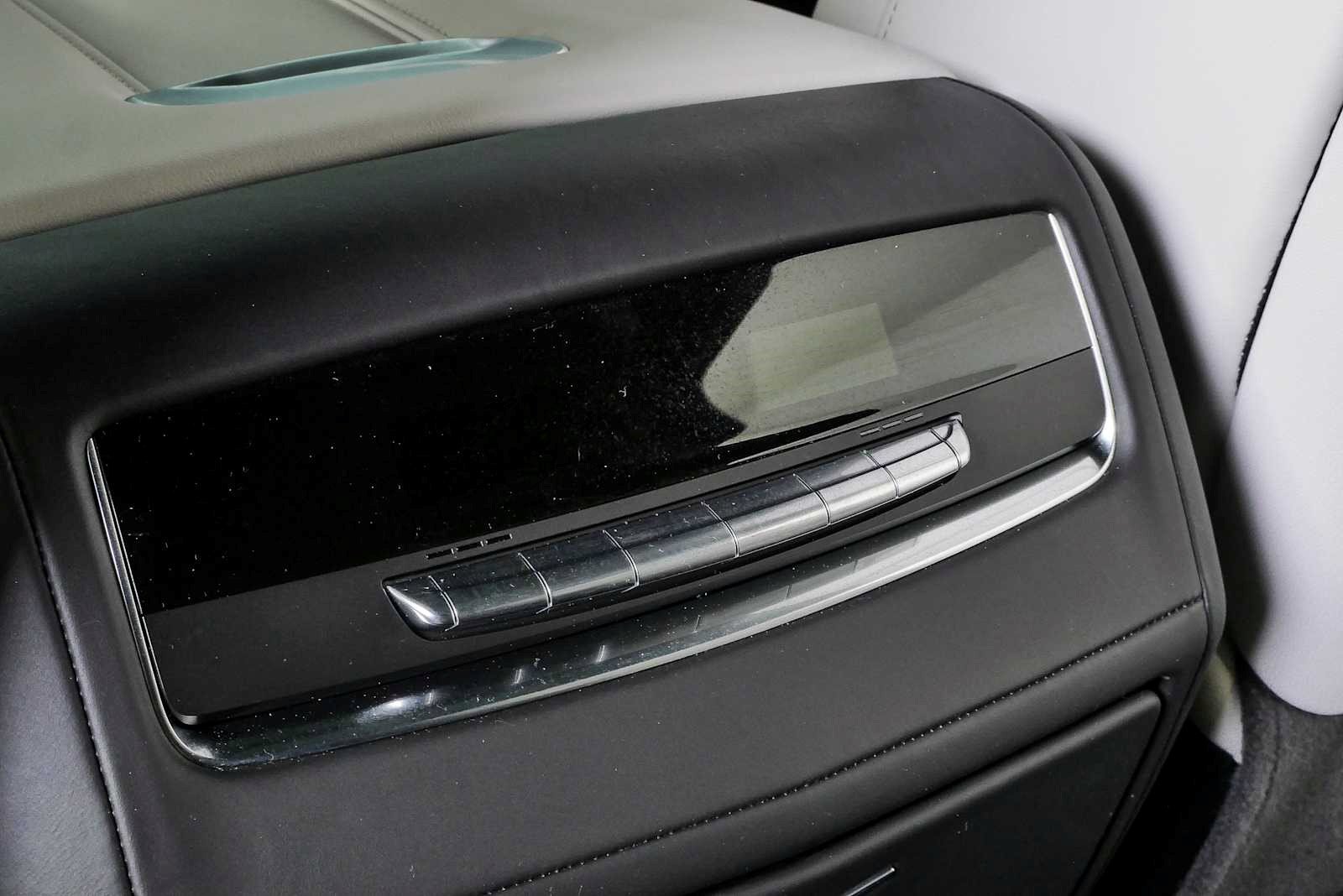 Certified 2025 Cadillac Escalade ESV V w/ LPO, ONYX Package AWD/4WD image 23