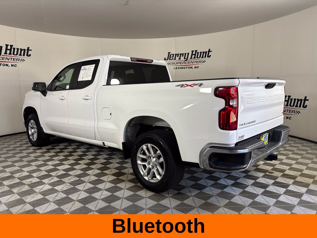 Used 2024 Chevrolet Silverado 1500 LT AWD/4WD image 9