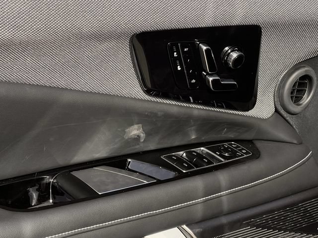 New 2027 Cadillac Optiq Luxury w/ LPO, Floor Liner Package AWD/4WD image 18